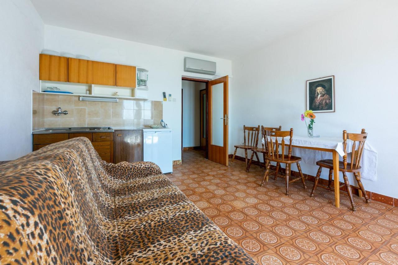 Apartments Rozaria Драмал Екстериор снимка