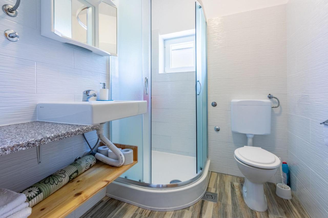 Apartments Rozaria Драмал Екстериор снимка