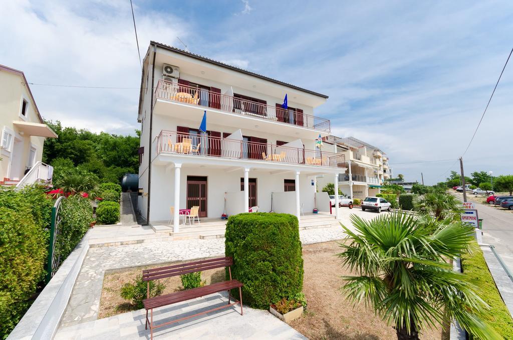 Apartments Rozaria Драмал Екстериор снимка